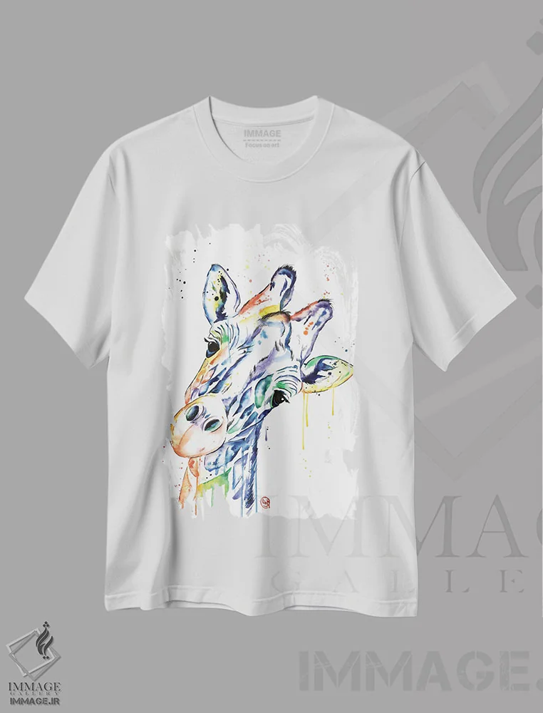 تیشرت سفید طرح دار – تیشرت هنری حیوانات ,زرافه کنجکاو اثر لیزا وایت هاوس immage.ir