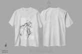 تیشرت سفید طرح دار – تیشرت موسیقی ,نوازنده ویولنسل اثر مارک آلانته immage.ir