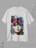 تیشرت سفید طرح دار – تیشرت گل ,اگنس با گل ها، شاخ و برگ و پروانه ها اثر مارسیا آلک فروشگاه ایماژ