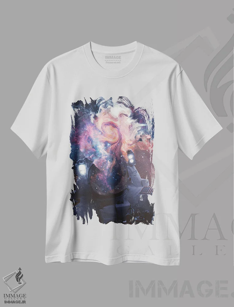 تیشرت سفید طرح دار – تیشرت گیمینگ ,کیهان نورد اثر ماریشا بکر فروشگاه ایماژ