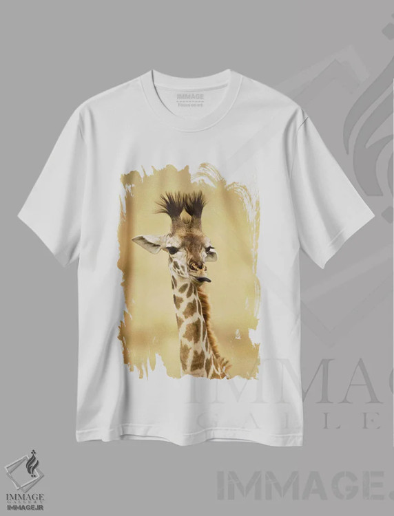 تیشرت سفید طرح دار – تیشرت حیوانات ,آفریقا، کنیا، ماسای مارا، اوپرمارا، زرافه ماسای، پرتره، لب لیسی اثر جو و مری ان مک دونالد immage.ir