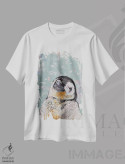 تیشرت سفید طرح دار – تیشرت حیوانات ,بچه پنگوئن و دانه های برف اثر مایکل کریس فروشگاه ایماژ