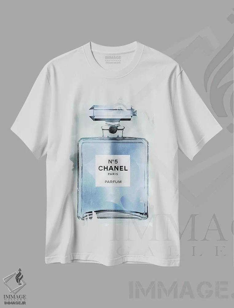 تیشرت سفید طرح دار – تیشرت شنل ,بطری عطر آبی اثر مدلین بلیک immage.ir