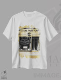 تیشرت سفید طرح دار – تیشرت برند لویی ویتون ,ویترین فروشگاه طراح در زمینه طلایی اثر مدلین بلیک فروشگاه ایماژ