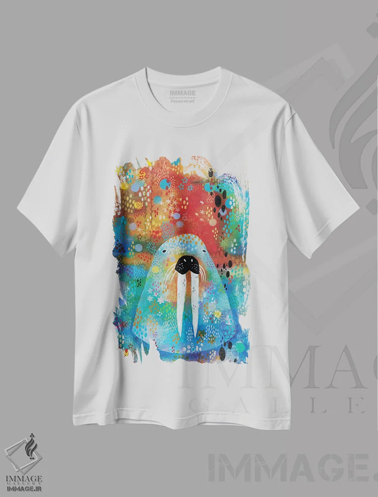 تیشرت سفید طرح دار – تیشرت فانتزی ,من شیر دریایی هستم اثر مادارا میسون immage.ir