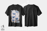 تیشرت مشکی طرح دار – تیشرت گلدار ,کاسموس آبی اثر مندی دیشر immage.ir