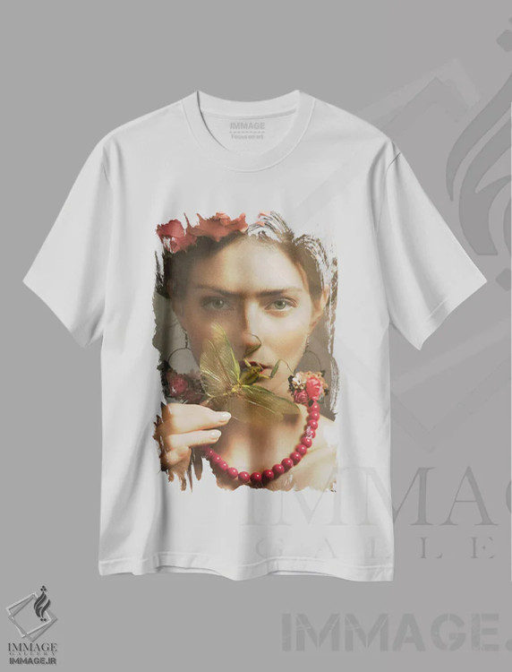 تیشرت سفید طرح دار – تیشرت هنری ,مانتیس II اثر میکائلا دوریسووا immage.ir