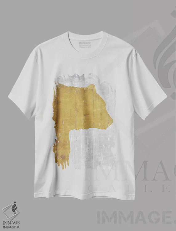 تیشرت سفید طرح دار – تیشرت حیوانات ,خرس در کلبه روستایی روی زمینه خاکستری اثر ماری الین کوسون immage.ir