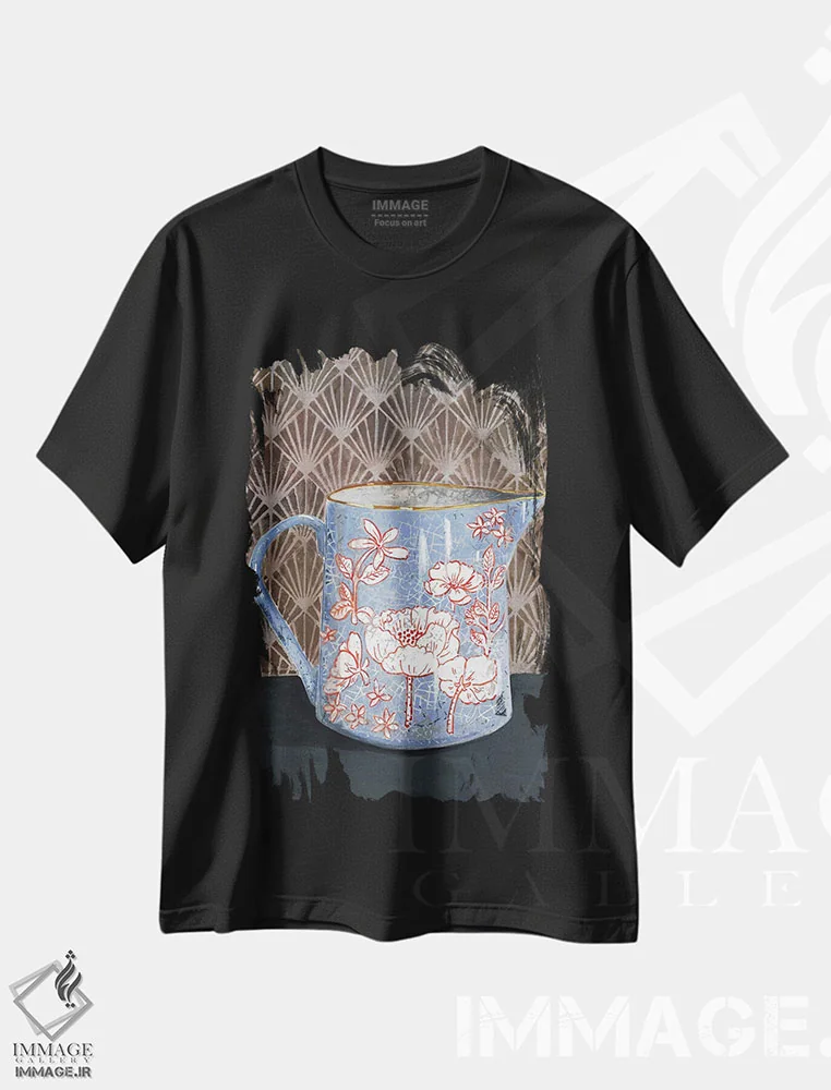 تیشرت مشکی طرح دار – تیشرت هنری ,گلدان گل دار آبی کم رنگ اثر میری اشت immage.ir
