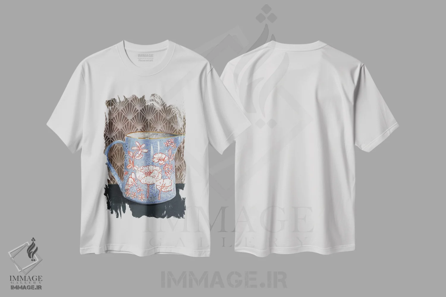 تیشرت سفید طرح دار – تیشرت هنری ,گلدان گل دار آبی کم رنگ اثر میری اشت فروشگاه ایماژ