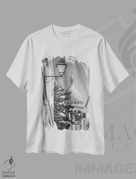 تیشرت سفید طرح دار – تیشرت هنری پاریس ,کوچه مون مارتر پاریس با گنبد سکره کور اثر ملانی ویولا فروشگاه ایماژ