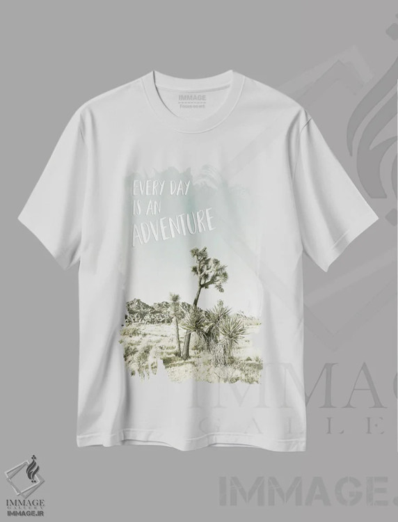 تیشرت سفید طرح دار – تیشرت انگیزشی ,هر روز یک ماجراجویی است | برداشت کویری اثر ملانی ویولا فروشگاه ایماژ