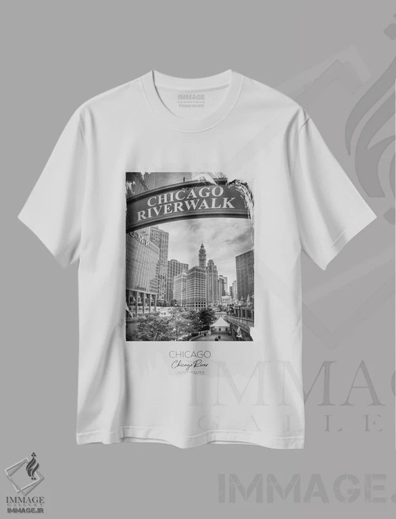 تیشرت سفید طرح دار – تیشرت گرافیکی ,در کانون توجه: پیاده روی کنار رودخانه شیکاگو اثر ملانی ویولا فروشگاه ایماژ