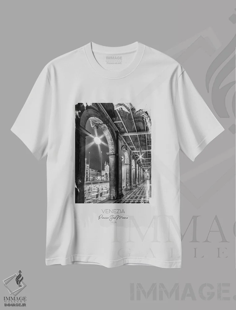 تیشرت سفید طرح دار – تیشرت معماری ,در کانون توجه: میدان سن مارکو ونیز اثر ملانی ویولا فروشگاه ایماژ