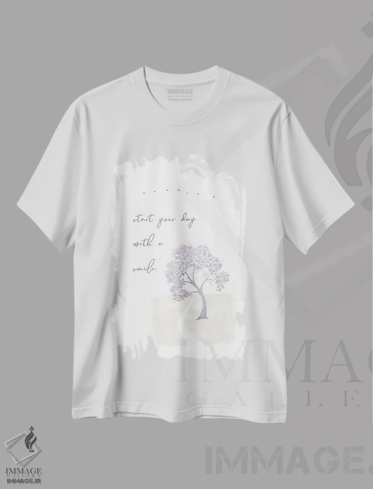 تیشرت سفید طرح دار – تیشرت انگیزشی ,روزت را با لبخند آغاز کن اثر ملانی ویولا immage.ir