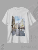 تیشرت سفید طرح دار – تیشرت شهری ,کارلووا، کوچه ای دنج در پراگ اثر ملانی ویولا فروشگاه ایماژ
