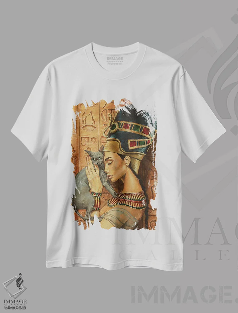 تیشرت سفید طرح دار – تیشرت هنری ,ملکه آرام اثر مارک فاکس فروشگاه ایماژ