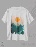 تیشرت سفید طرح دار – تیشرت انتزاعی ,ماجراجویی کوهستانی سبزآبی با طلوع خورشید اثر نیچر مجیک immage.ir