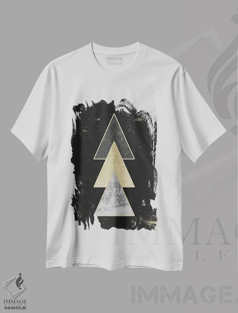 تیشرت سفید طرح دار – تیشرت انتزاعی مدرن ,هنر انتزاعی مدرن مثلث های هندسی طلایی اثر نیچر مجیک immage.ir