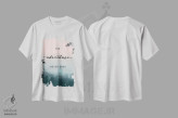 تیشرت سفید طرح دار – تیشرت طبیعت ,ماجراجویی هرگز تمام نمی شود - سه لت کوهستان و جنگل اثر نیچر مجیک immage.ir