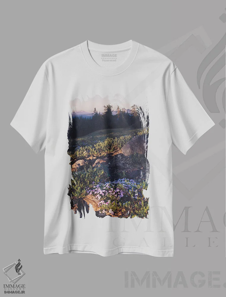 تیشرت سفید طرح دار – تیشرت طبیعت ,غروب کوه پیمایی با گل های بنفش وحشی اثر نیچر مجیک immage.ir