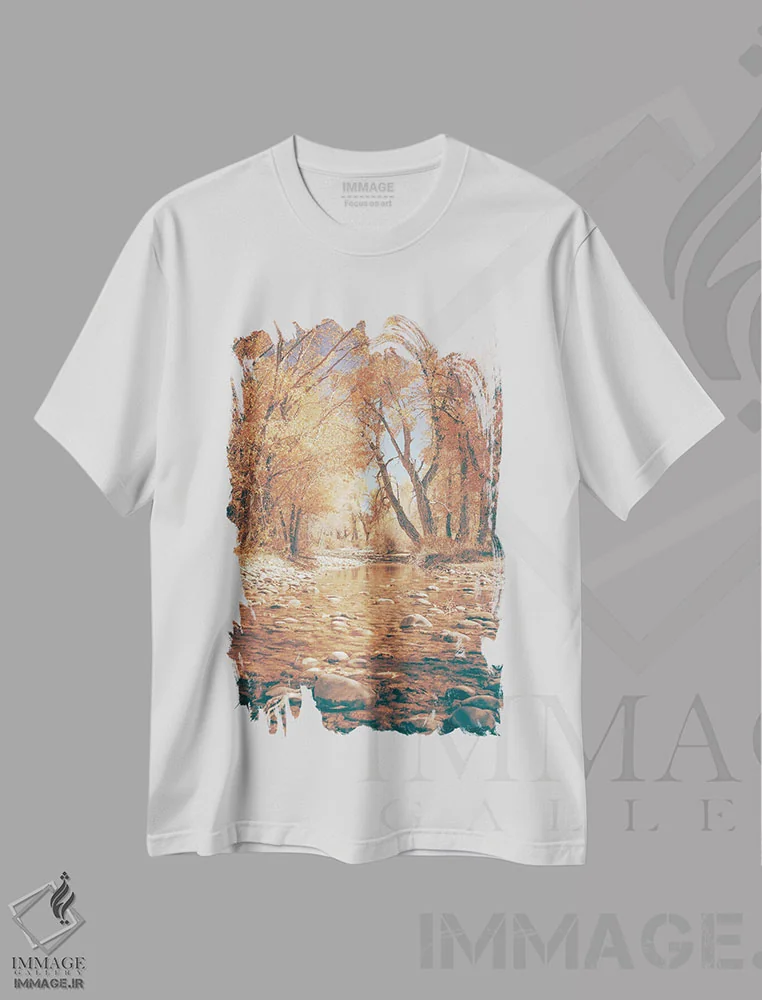 تیشرت سفید طرح دار – تیشرت طبیعت ,آب رودخانه پاییزی و برگ های نارنجی درختان صنوبر در پارک ملی گرند تتون اثر نیچر مجیک immage.ir