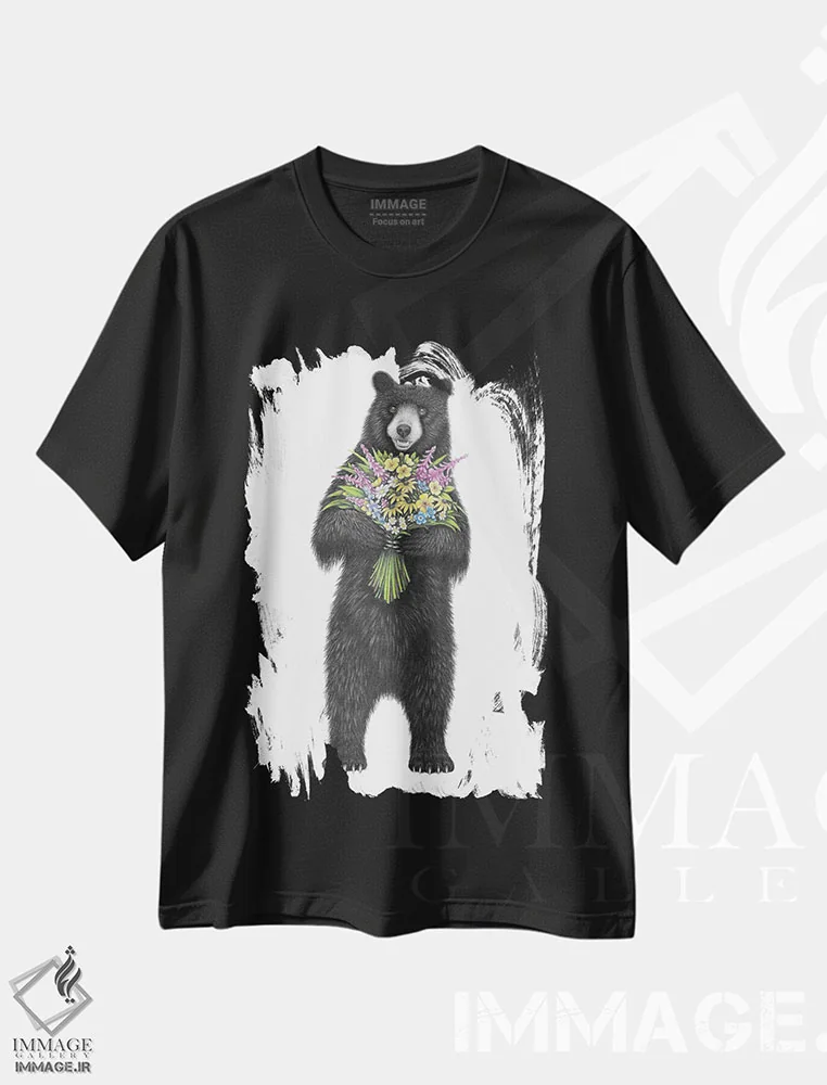 تیشرت مشکی طرح دار – تیشرت طبیعت ,خرس دسته گل به دست اثر مندی هک immage.ir