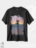 تیشرت مشکی طرح دار – تیشرت حیوانات ,فیل و سگ با قایق روی موج های دریا اثر مایک کیف فروشگاه ایماژ