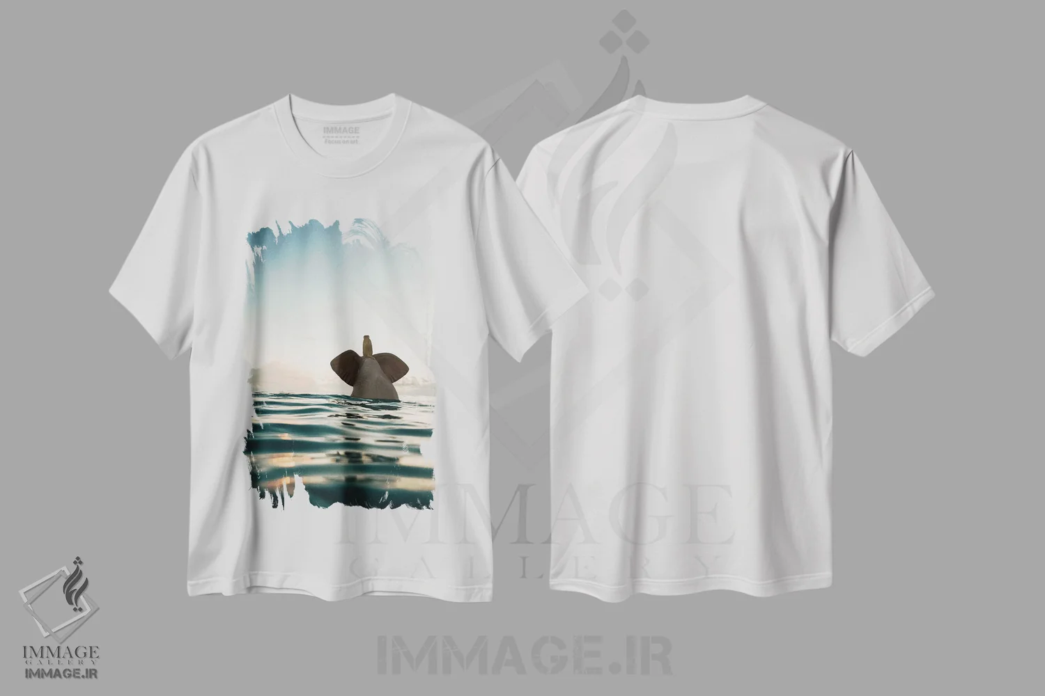 تیشرت سفید طرح دار – تیشرت حیوانات ,فیل و سگ در دریا شنا می کنند اثر مایک کیف immage.ir