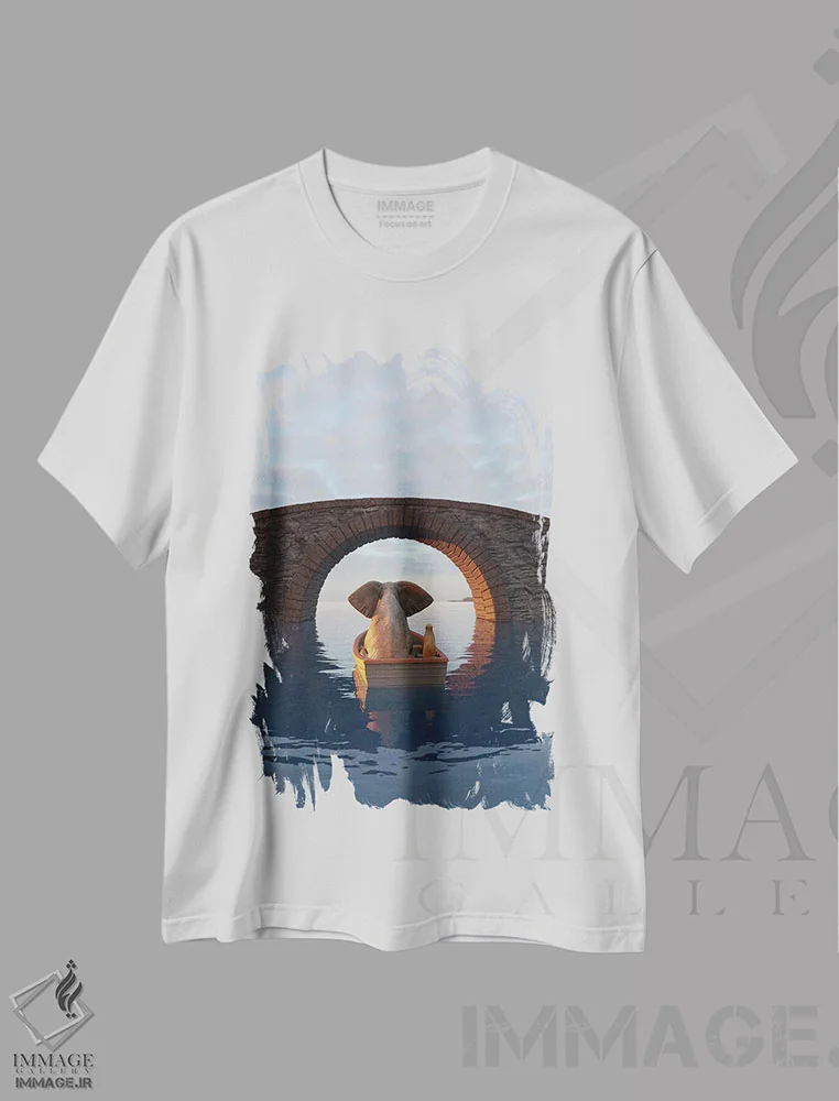 تیشرت سفید طرح دار – تیشرت فانتزی ,فیل و سگ در قایقی زیر پل شناورند اثر مایک کیف فروشگاه ایماژ