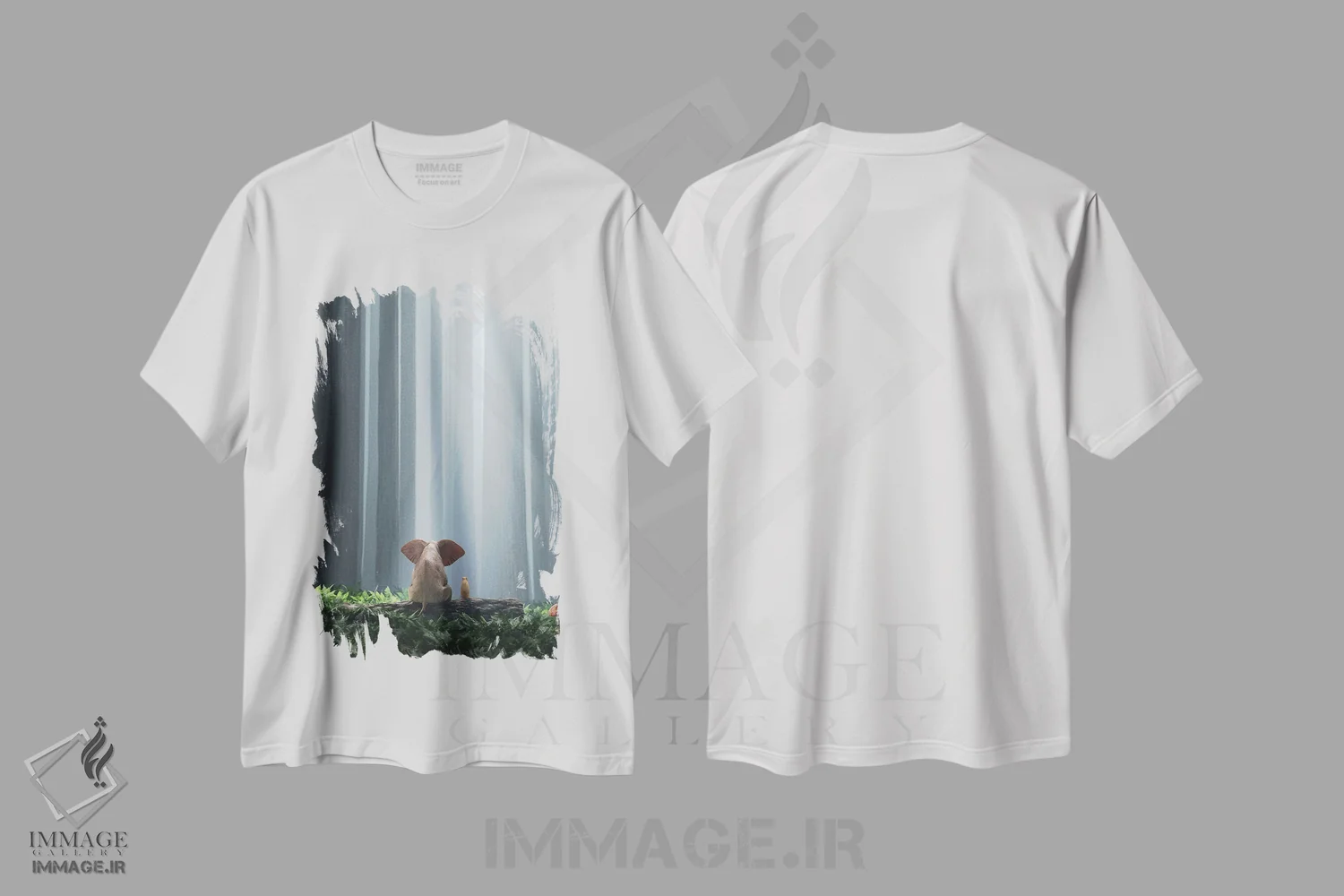 تیشرت سفید طرح دار – تیشرت طبیعت ,فیل و سگ در جنگل انبوه نشسته اند اثر مایک کیف immage.ir