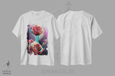 تیشرت سفید طرح دار – تیشرت گلدار ,رزهای قرمز پوشیده شده با شیره شیرین اثر مایک کیف فروشگاه ایماژ