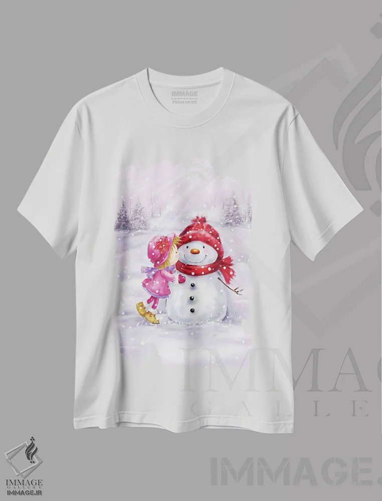 تیشرت سفید طرح دار – تیشرت زمستانی ,"دختری که به آدم برفی بوسه می زند" اثر ماکیکو immage.ir