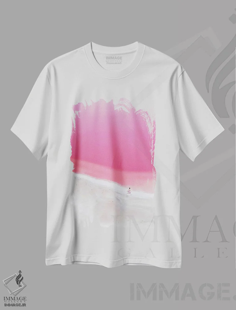 تیشرت سفید طرح دار – تیشرت طبیعت ,حال و هوای صورتی در تالاب هات اثر هوبوپیبا immage.ir