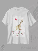 تیشرت سفید طرح دار – تیشرت فانتزی ,"سواری شاد زرافه II" اثر مرسدس لوپز چارّو فروشگاه ایماژ