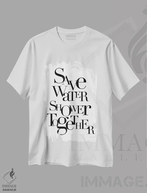 تیشرت سفید طرح دار – تیشرت تایپوگرافی ,"آب را ذخیره کن، با هم دوش بگیر" اثر مرسدس لوپز چارّو immage.ir