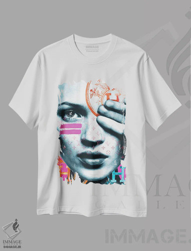 تیشرت سفید طرح دار – تیشرت مد و برند ,"کیت شورشی روی صحنه" اثر مرسدس لوپز چارّو فروشگاه ایماژ