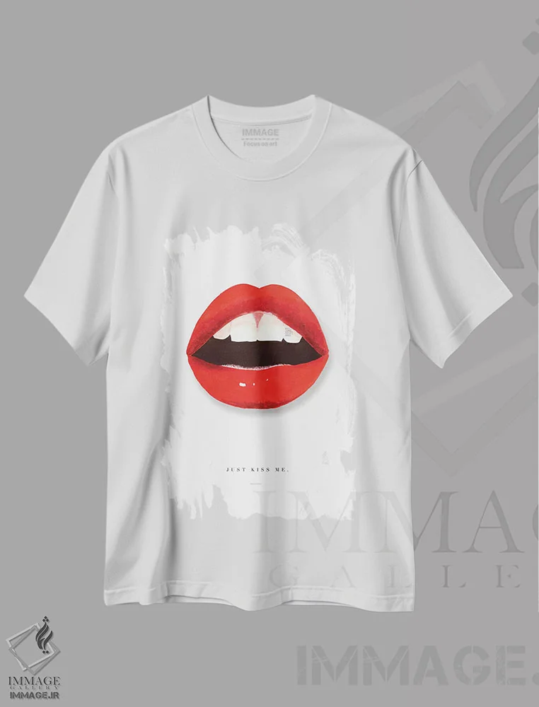 تیشرت سفید طرح دار – تیشرت فانتزی ,"بوسم کن" اثر مرسدس لوپز چارّو فروشگاه ایماژ