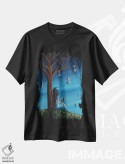 تیشرت مشکی طرح دار – تیشرت هنری ,اینجا آن قدرها هم جای تنهایی نیست اثر سالن هنری مون لایت immage.ir