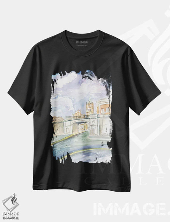 تیشرت مشکی طرح دار – تیشرت شهری ,نمای خیابان در دری، ایرلند شمالی با دروازه شیپ کی اثر مارکوس و مارتینا بلیشنر فروشگاه ایماژ