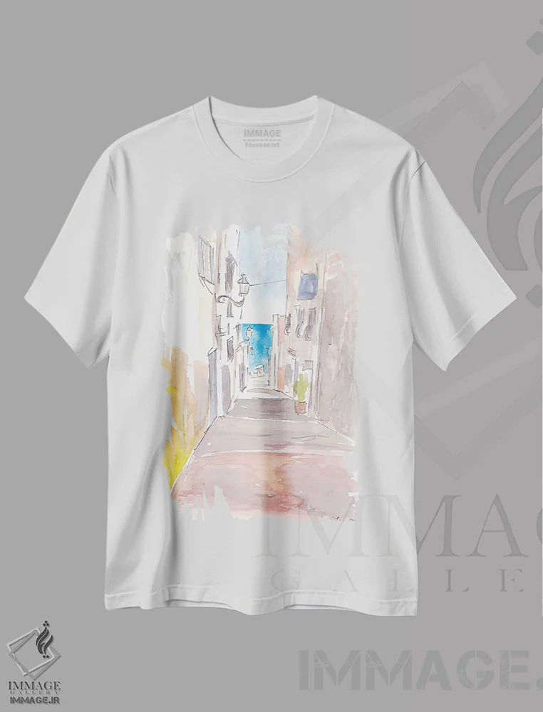 تیشرت سفید طرح دار – تیشرت هنری ,"کوچه باریک آلته اسپانیا با منظره دریا در کاستا بلانکا" اثر مارکوس و مارتینا بلیشنر فروشگاه ایماژ