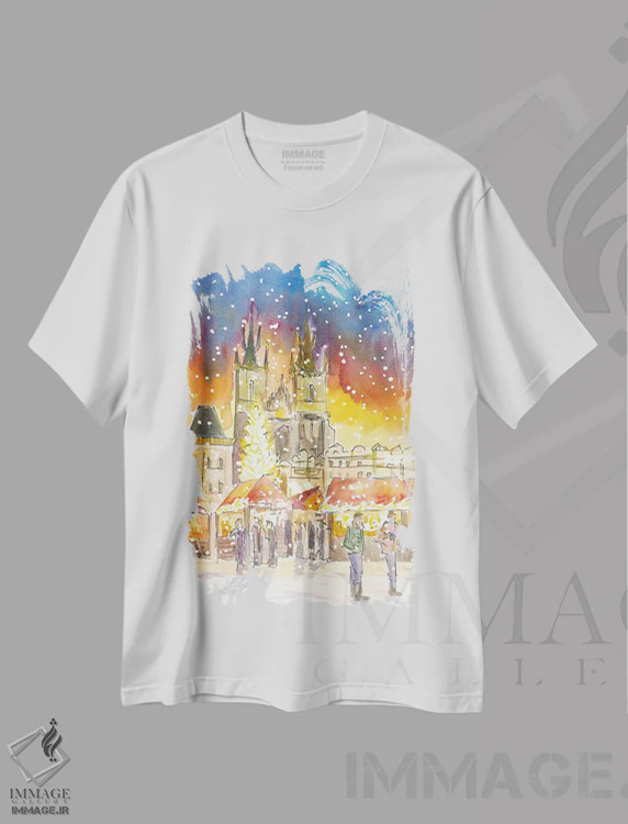 تیشرت سفید طرح دار – تیشرت فصلی ,"میدان شهر قدیمی پراگ در زمستان و بازار کریسمس در شب" اثر مارکوس و مارتینا بلیشنر immage.ir