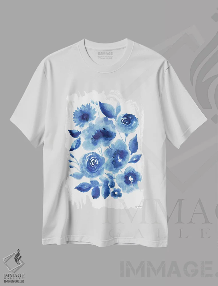 تیشرت سفید طرح دار – تیشرت انتزاعی ,گل های آب رنگی نیلی انتزاعی اثر میشل موسپنس immage.ir