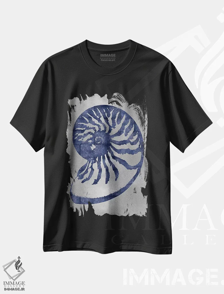 تیشرت مشکی طرح دار – تیشرت ساحلی ,آبی روی نقره ای سوم اثر ملونی میلر فروشگاه ایماژ