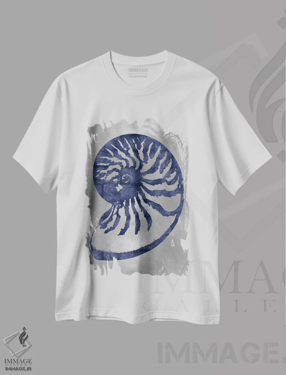 تیشرت سفید طرح دار – تیشرت ساحلی ,آبی روی نقره ای سوم اثر ملونی میلر immage.ir