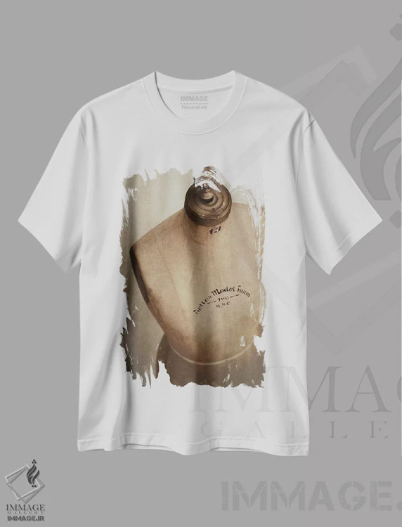 تیشرت سفید طرح دار – تیشرت مد ,"فرم لباس وین" اثر مندی لین فروشگاه ایماژ