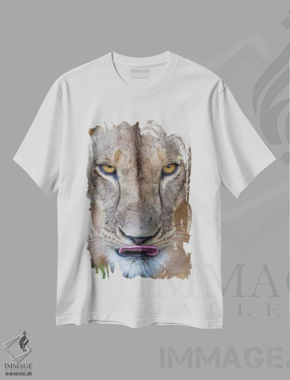 تیشرت سفید طرح دار – تیشرت عکاسی ,شیر ماده با نگاه نافذ کنیا اثر موگنس تروله فروشگاه ایماژ