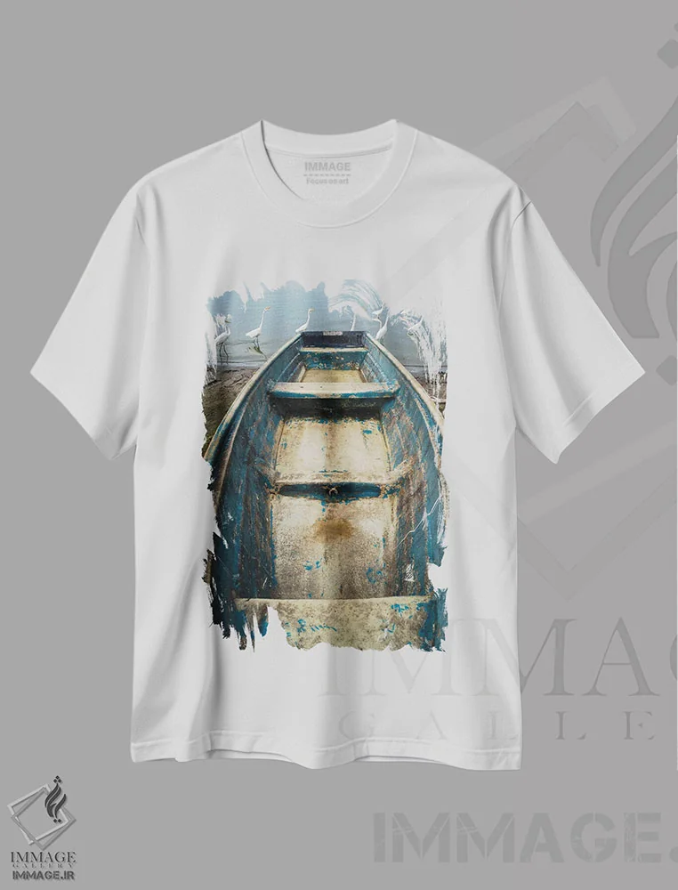 تیشرت سفید طرح دار – تیشرت طبیعت ,قایق آبی اثر موایسس لوی فروشگاه ایماژ