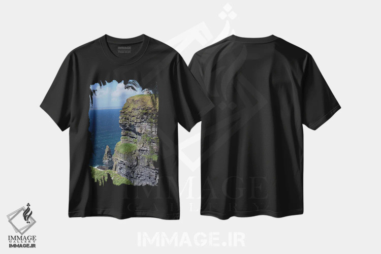 تیشرت مشکی طرح دار – تیشرت طبیعت ,صخره های تماشایی موهر و برج اوبراین زیر آسمان آبی و ابرهای پفی سفید با موج های اقیانوس اطلس در پایین اثر مریلین پارور immage.ir