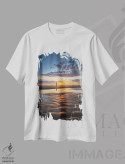 تیشرت سفید طرح دار – تیشرت منظره ,غروب آرام اثر مارتین پودت فروشگاه ایماژ